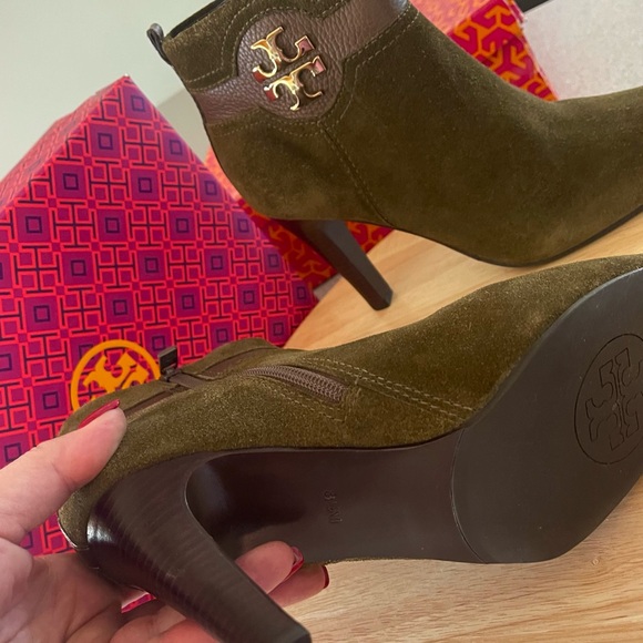 NWOT. Tory Burch ankle boots size 8,5 - Picture 6 of 15